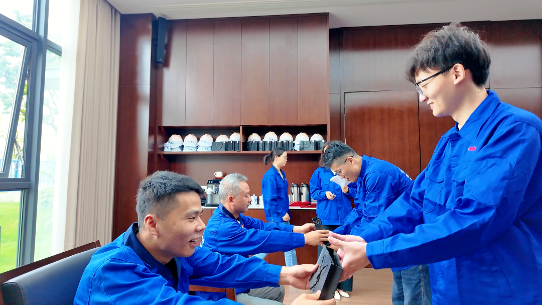 浙江萬豪空間結構集團有限公司隆重舉行“匠心傳承·共筑未來”師徒大會！